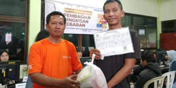 PT. Megasurya Mas Berbagi Kebahagiaan Bersama,Bagi Bingkisan Lebaran untuk Warga Tambakrejo dan Tambak Sawah